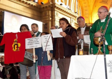bergoglio-con-costureras-alameda
