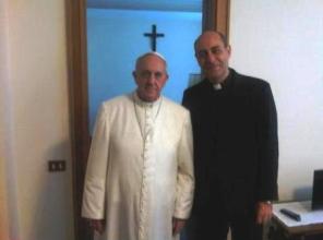 victor-manuel-fernandez-con-el-papa