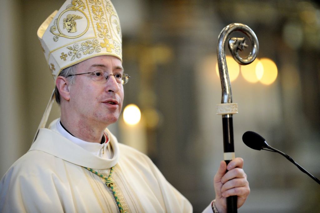 Mgr. Liesen slaat mea culpa: ‘Het is de schuld van de bisschoppen dat de kinderen het Onze Vader niet meer kennen’, en zegt dat hij niet tevreden is met de koers die ‘paus Franciscus’ vaart