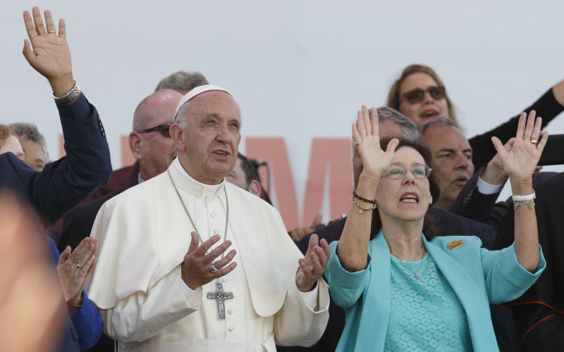 Bergoglio vierde oecumenische “Pinksterwake” met charismatische vernieuwing en protestantse pinksterbeweging