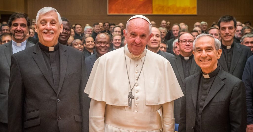 Jezuïetengeneraal vader Sosa: “We hebben symbolische figuren gecreëerd, zoals de duivel, om het kwaad uit te&nbsp;drukken”
