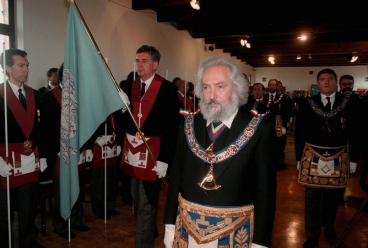 Voormalig Grootmeester van de Italiaanse Vrijmetselarij: Bergoglio is het prototype van een “verlichte tiran”