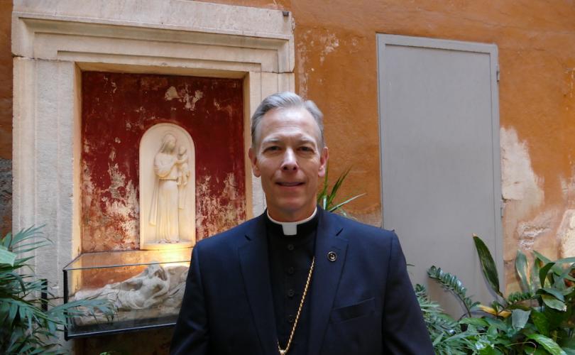 Reeds vijf Amerikaanse bisschoppen voeren het Sint-Michaëlgebed na de Mis opnieuw&nbsp;in