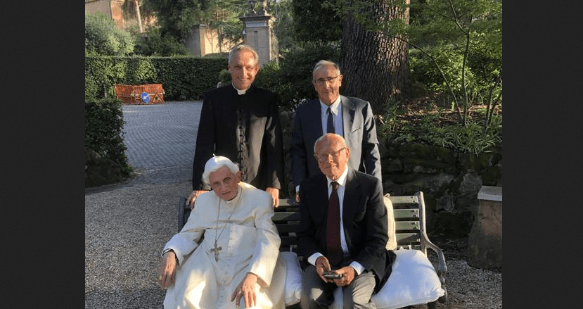 FAKE NEWS: Benedictus zou gezegd hebben: ‘Er is maar één paus, en dat is Franciscus’