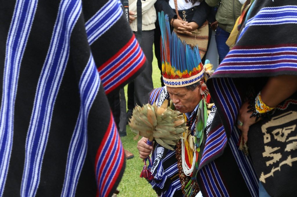 Pre-synodale vergadering in Colombia: Sjamanen “zegenen” bisschoppen, priesters en gelovigen met vreemdsoortige&nbsp;substantie