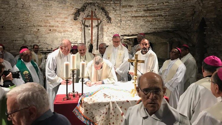 Een groep ‘synodevaders’ hernieuwt het beruchte ‘Catacombenpact’