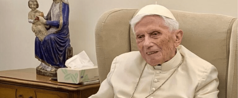Toestand Paus Benedictus XVI stabiel – krijgt veel&nbsp;gebed