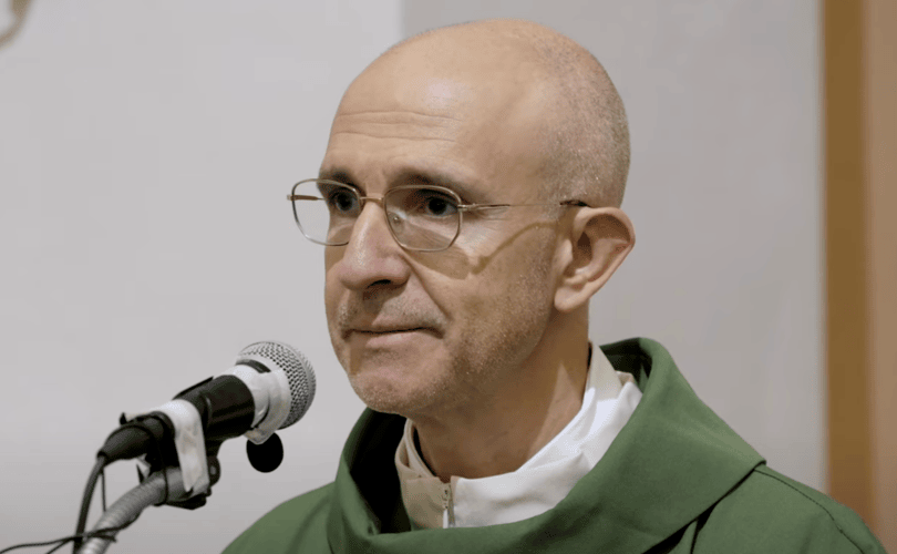 Weer een nieuwe”excommunicatie”, dit keer van priester die weigert Bergoglio nog langer als legitieme paus te&nbsp;erkennen